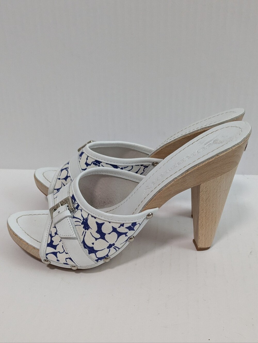 Burberry Vintage Y2K Blue White Floral Mules Heels 39 8.5 Shoes Sandals
